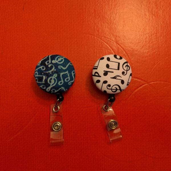 Musical notes badge reel